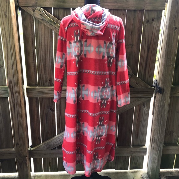 Ellen Tracy Red & Gray Aztec Print Hooded Soft Fleece Nightgown Robe Size M - Picture 6 of 13